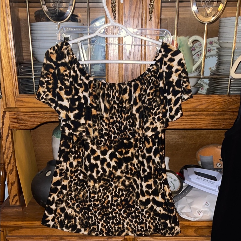 NYC Flutter Sleeve Ruched Blouse in Black and Cream